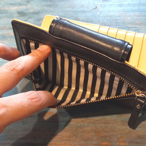 Kate Spade wallet - Picture 9 of 13